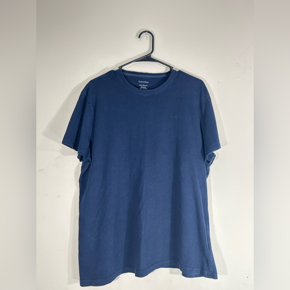 Calvin Klein Men’s Navy Blue T-shirt